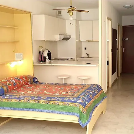 Studio/quartier Residentiel/piscine/plages A 5min A Pied Apartman Antibes